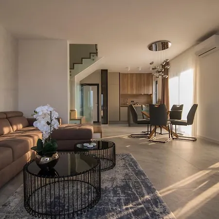 Magna Luxury Two-storey Μούρτερ